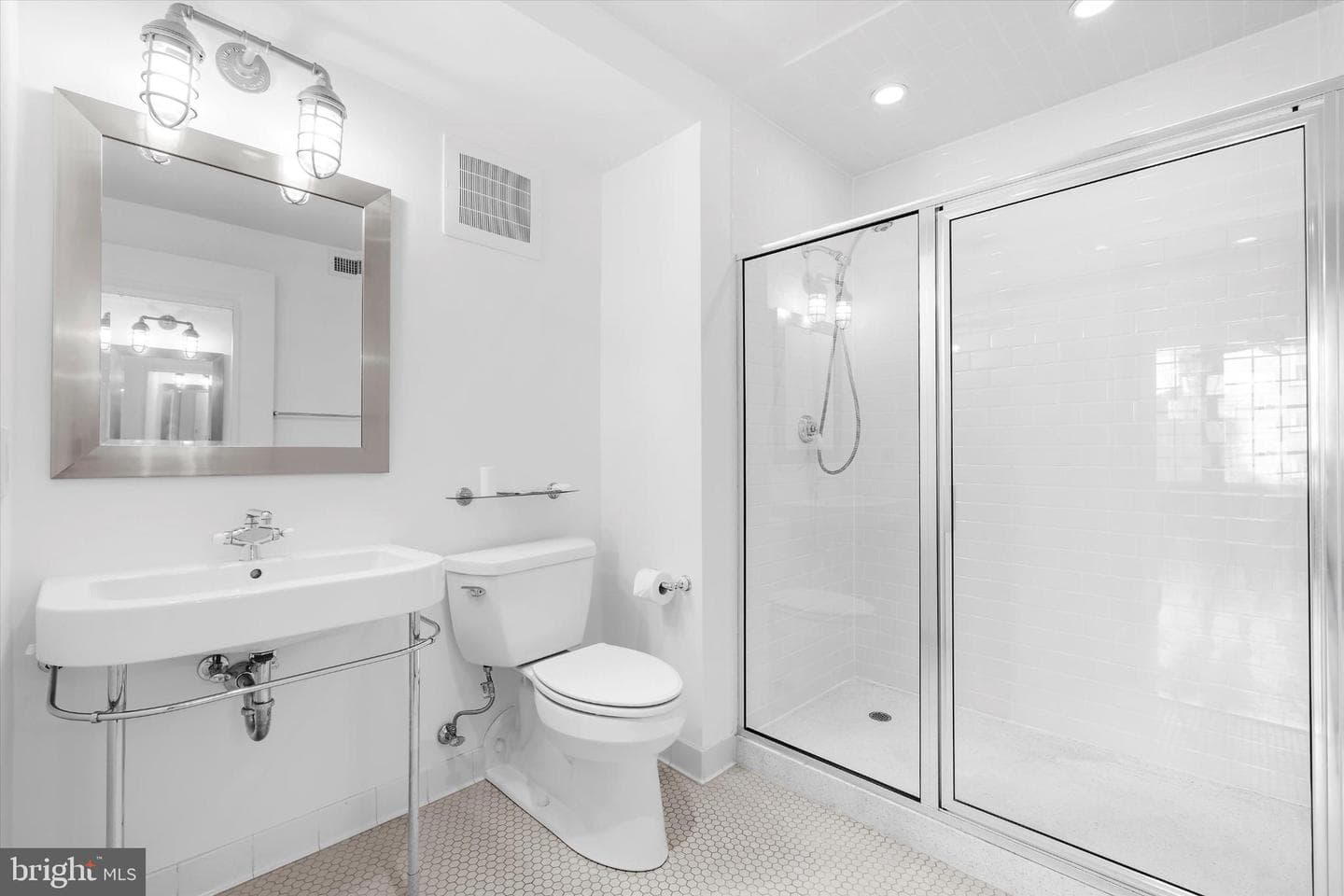 1220 Bank Street #303 photo 26