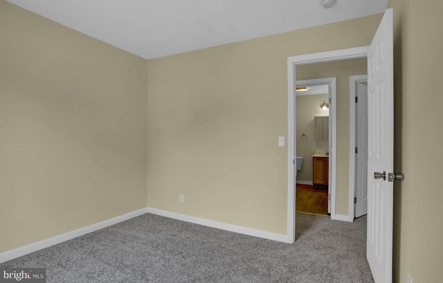 5916 Sefton Avenue photo 16