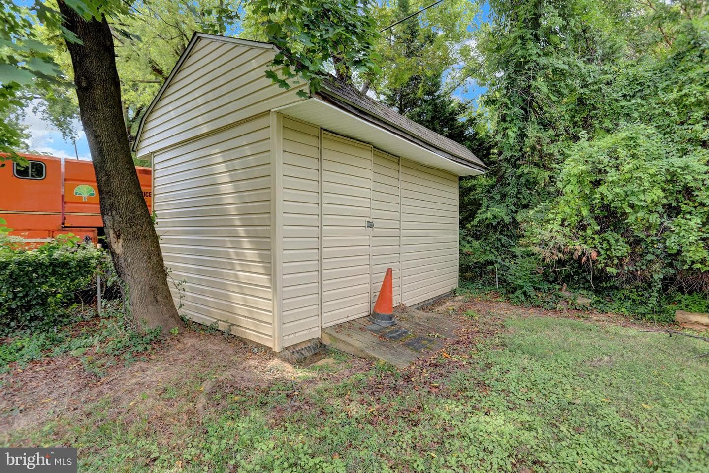5916 Sefton Avenue photo 42