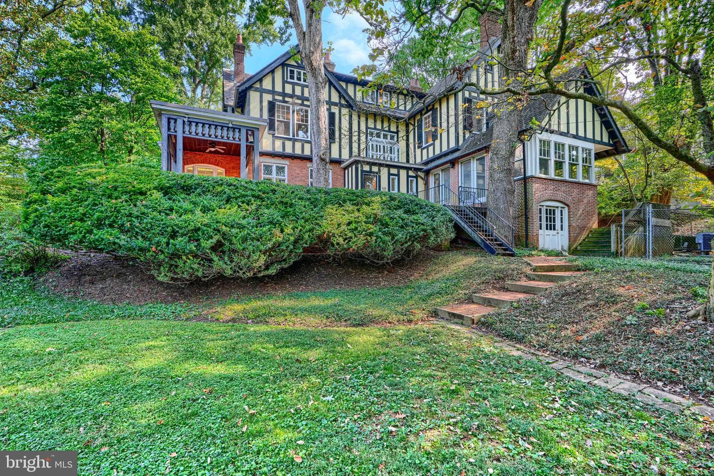 210 Ridgewood Road photo 4