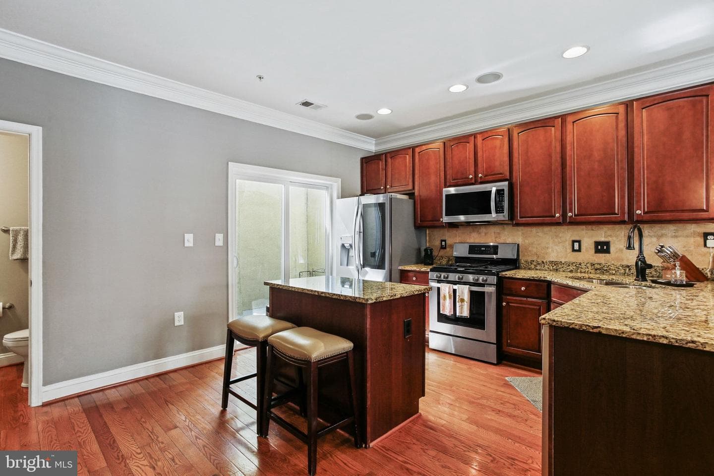 1717 Mount Pleasant Avenue photo 4