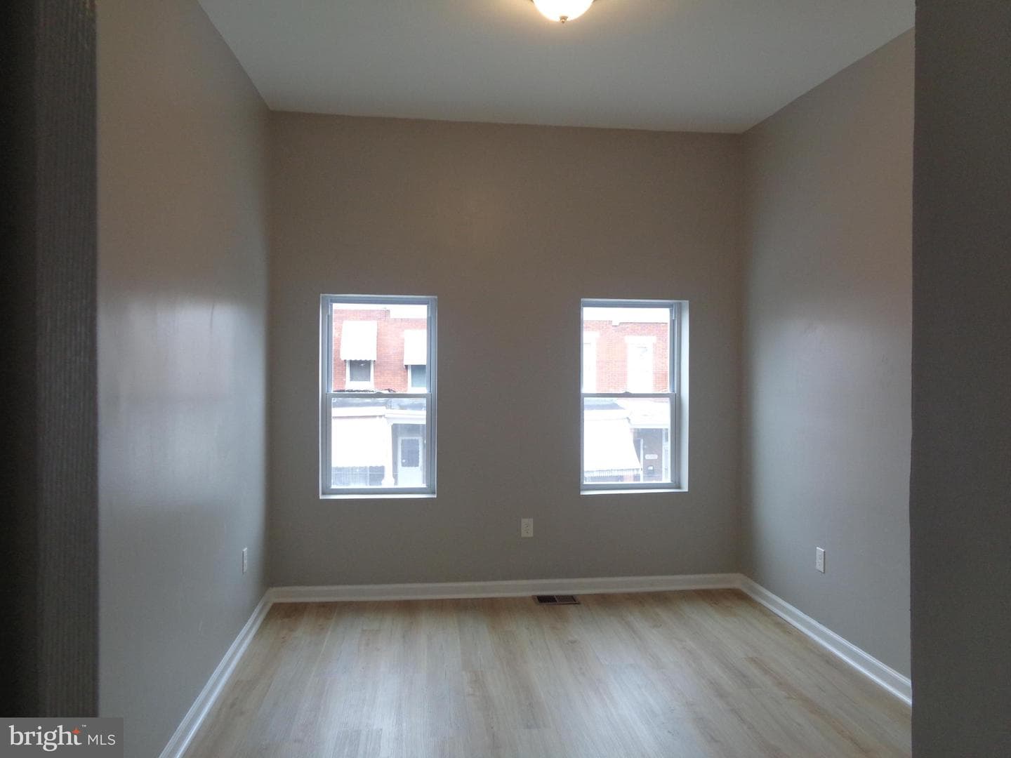 412 N Robinson Street photo 8