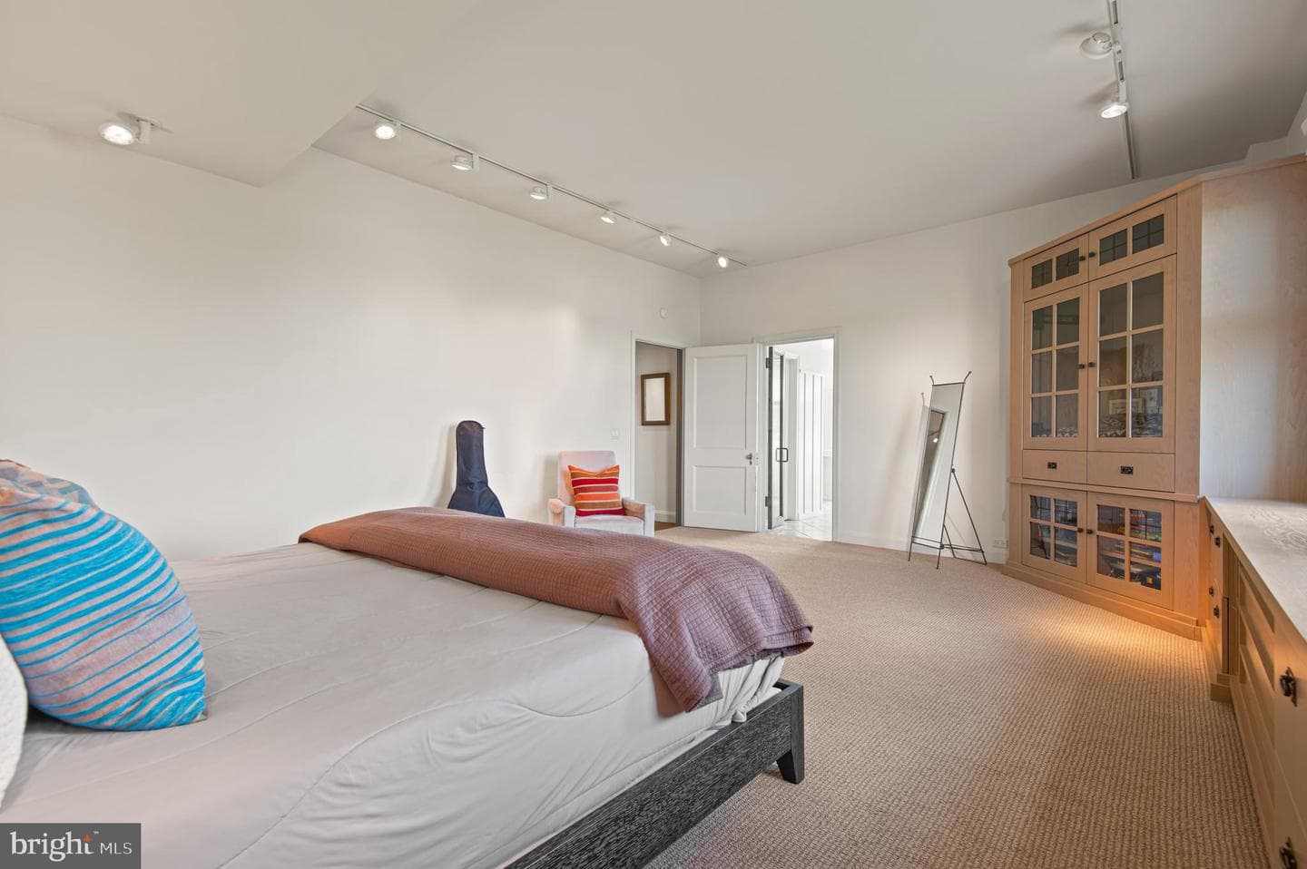 3908 N Charles Street #501 photo 29