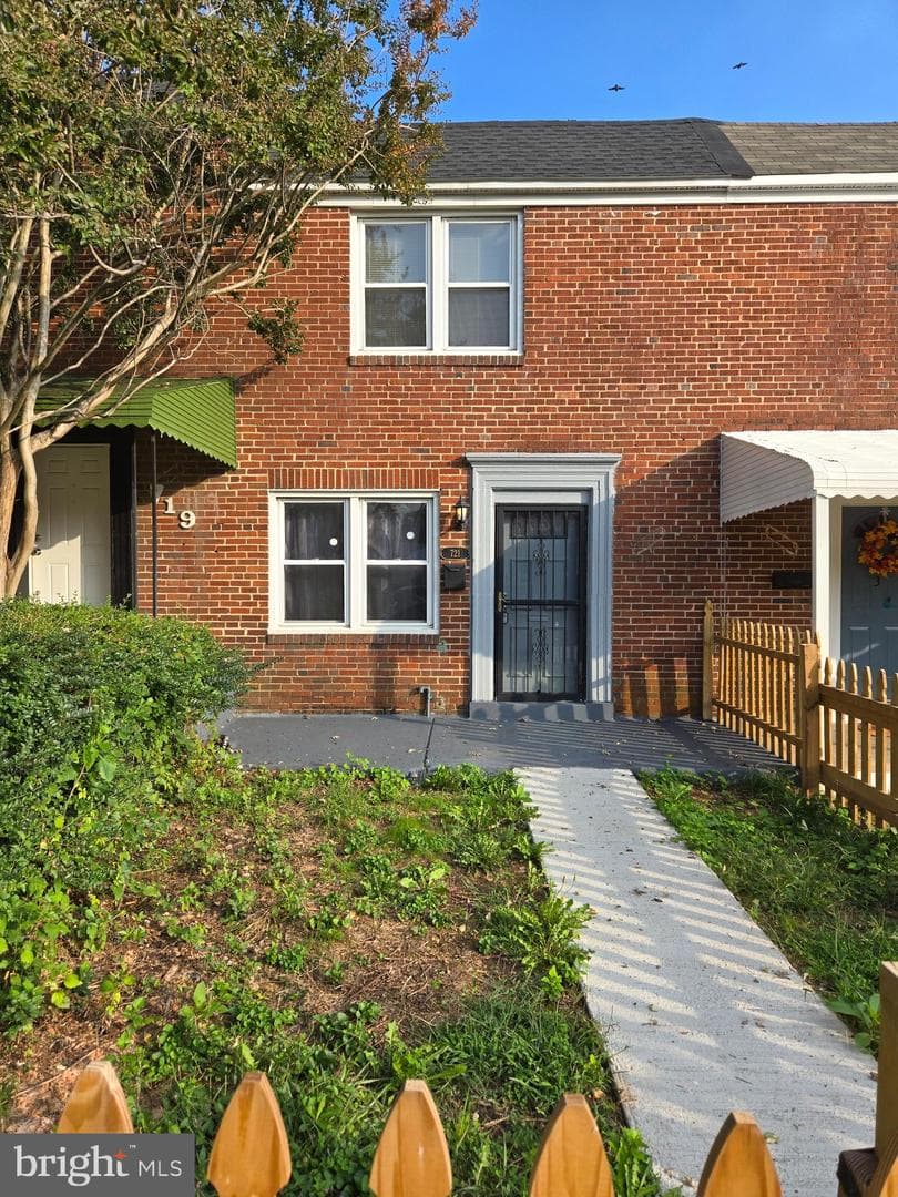 721 Roundview Road photo 3