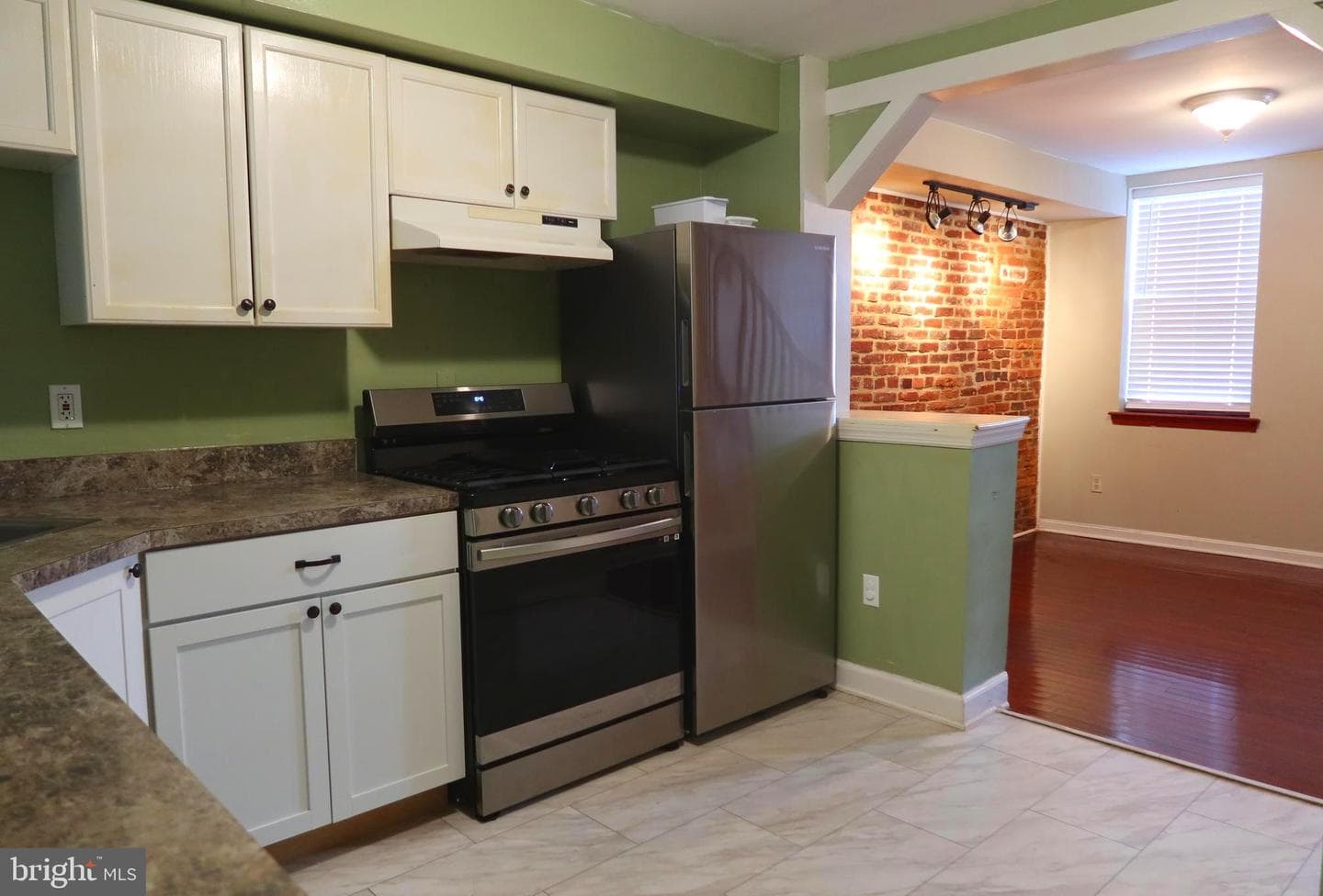 427 S Durham Street photo 9