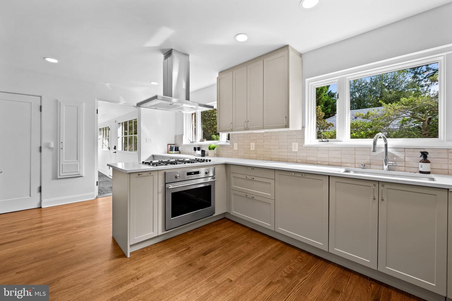 98 Cotswold Road photo 11