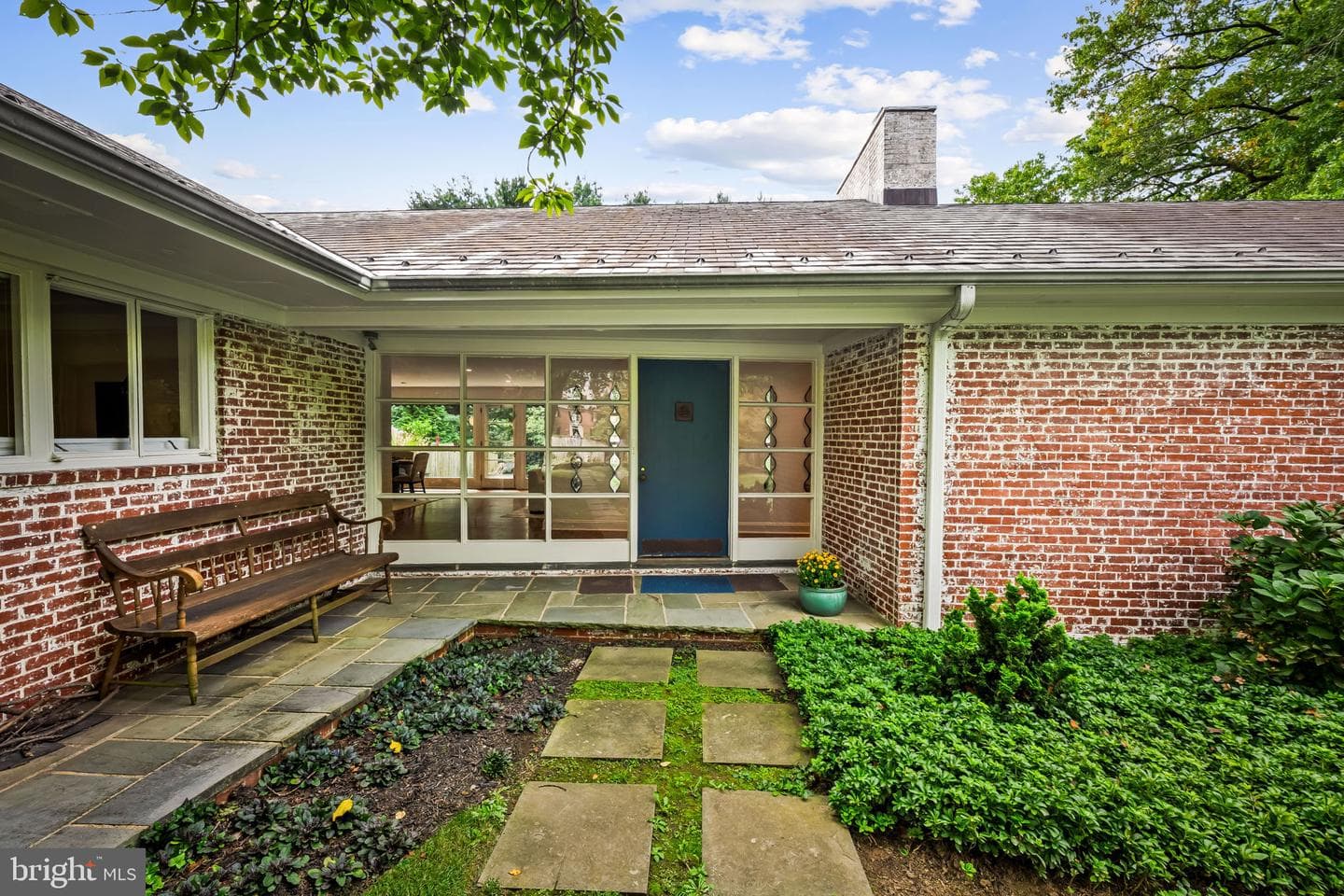 98 Cotswold Road photo 2