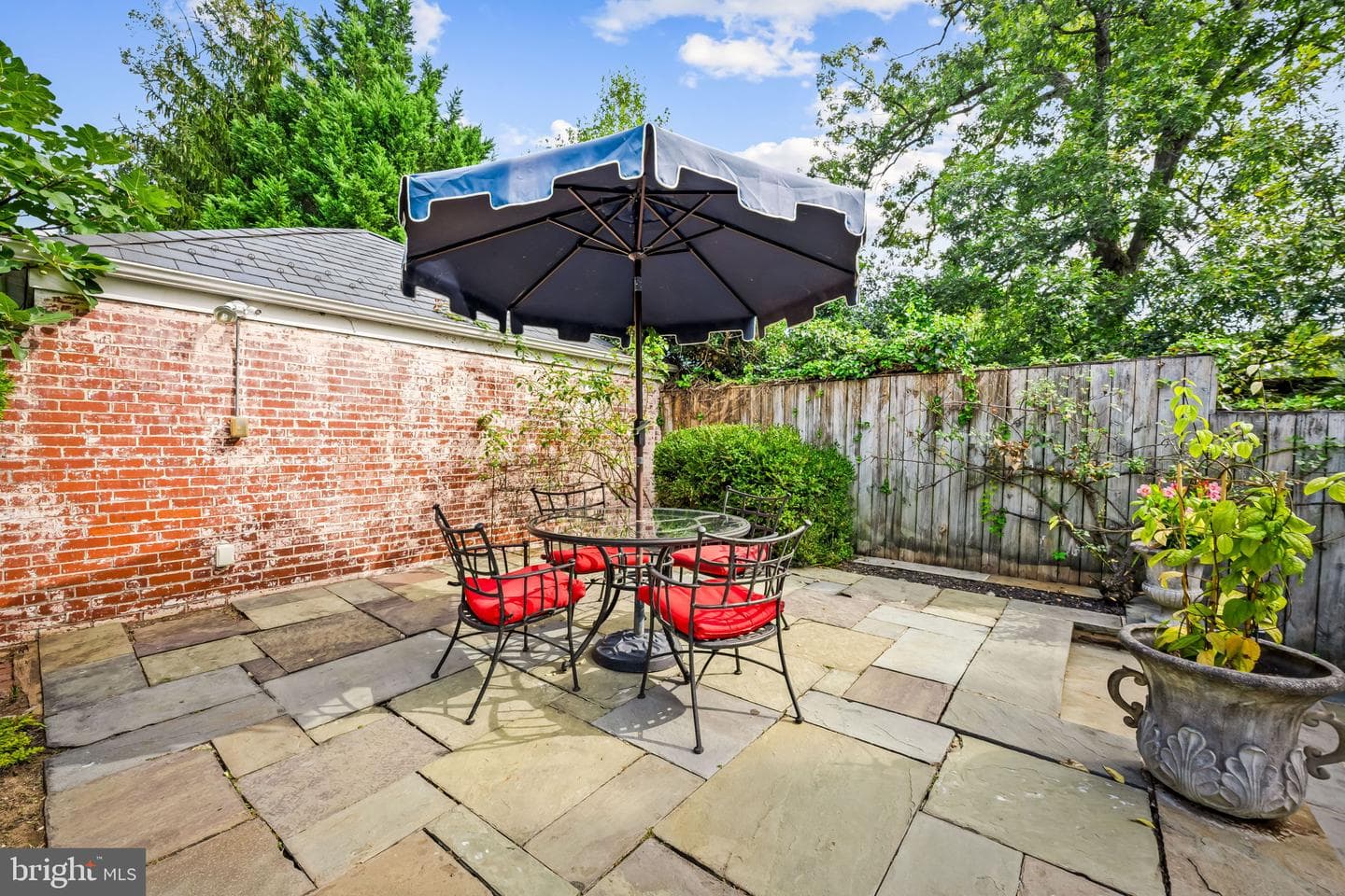 98 Cotswold Road photo 48