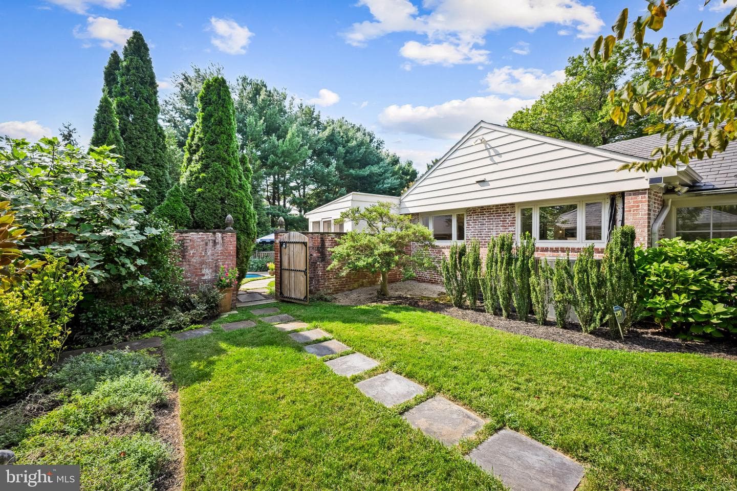 98 Cotswold Road photo 56