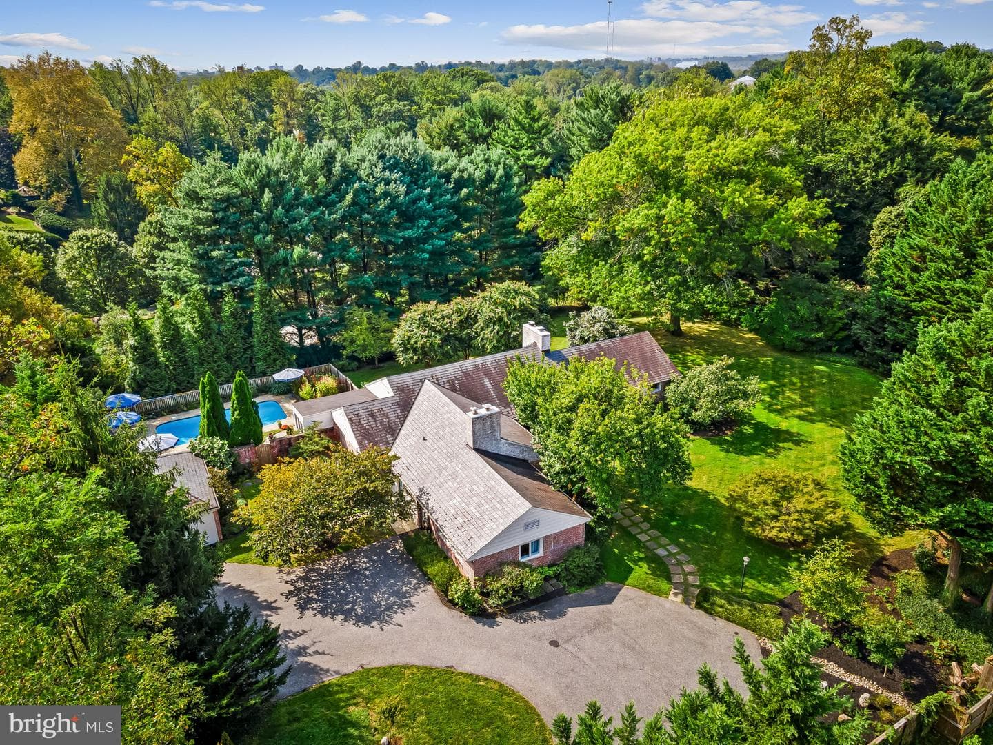 98 Cotswold Road photo 58