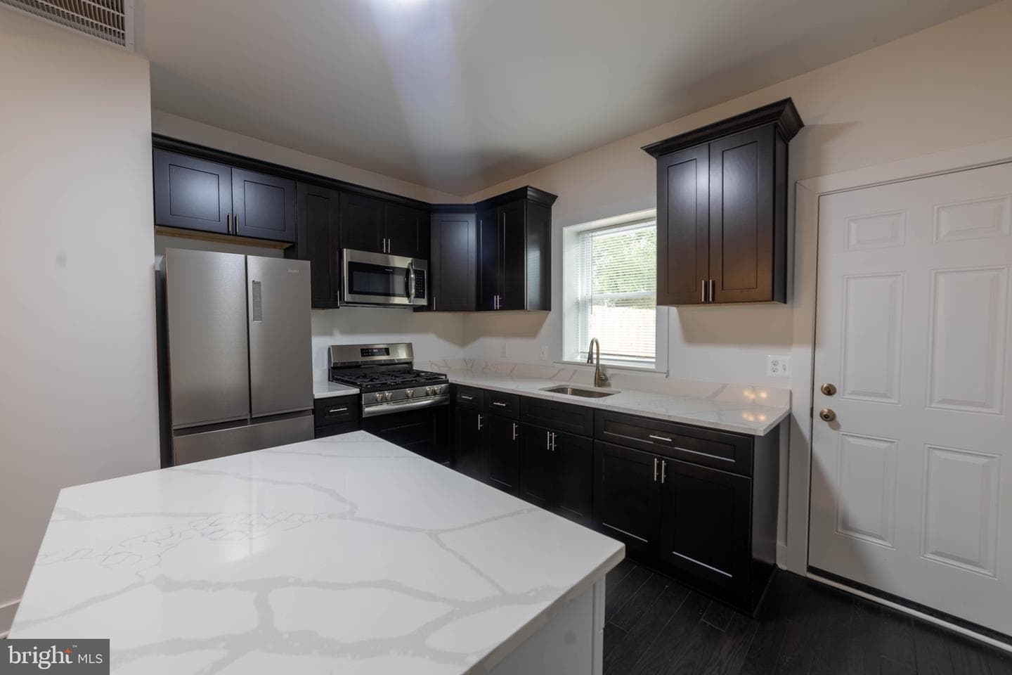 2721 W Mosher Street photo 7