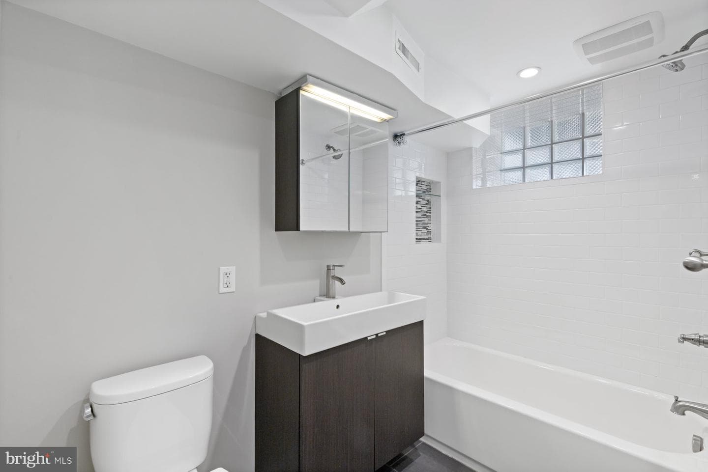 823 Grundy Street photo 24