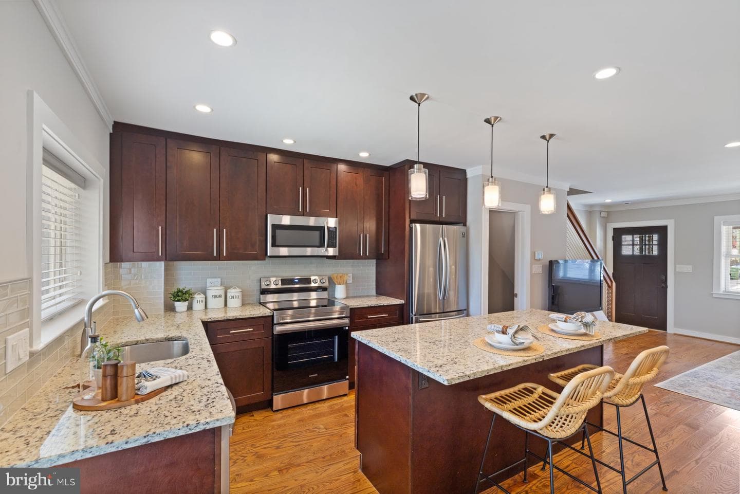 823 Grundy Street photo 7