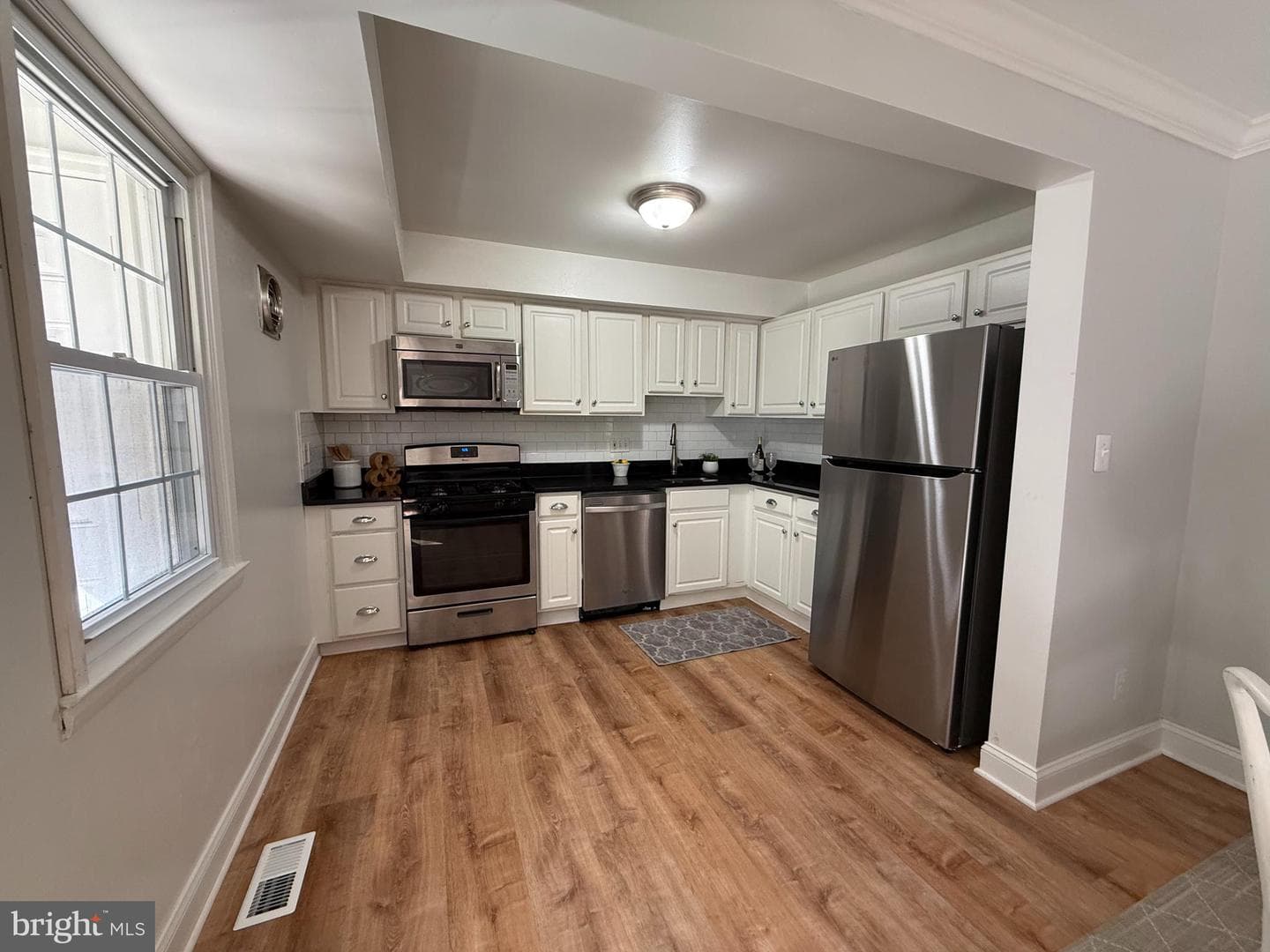 323 Homeland Southway #2b photo 8