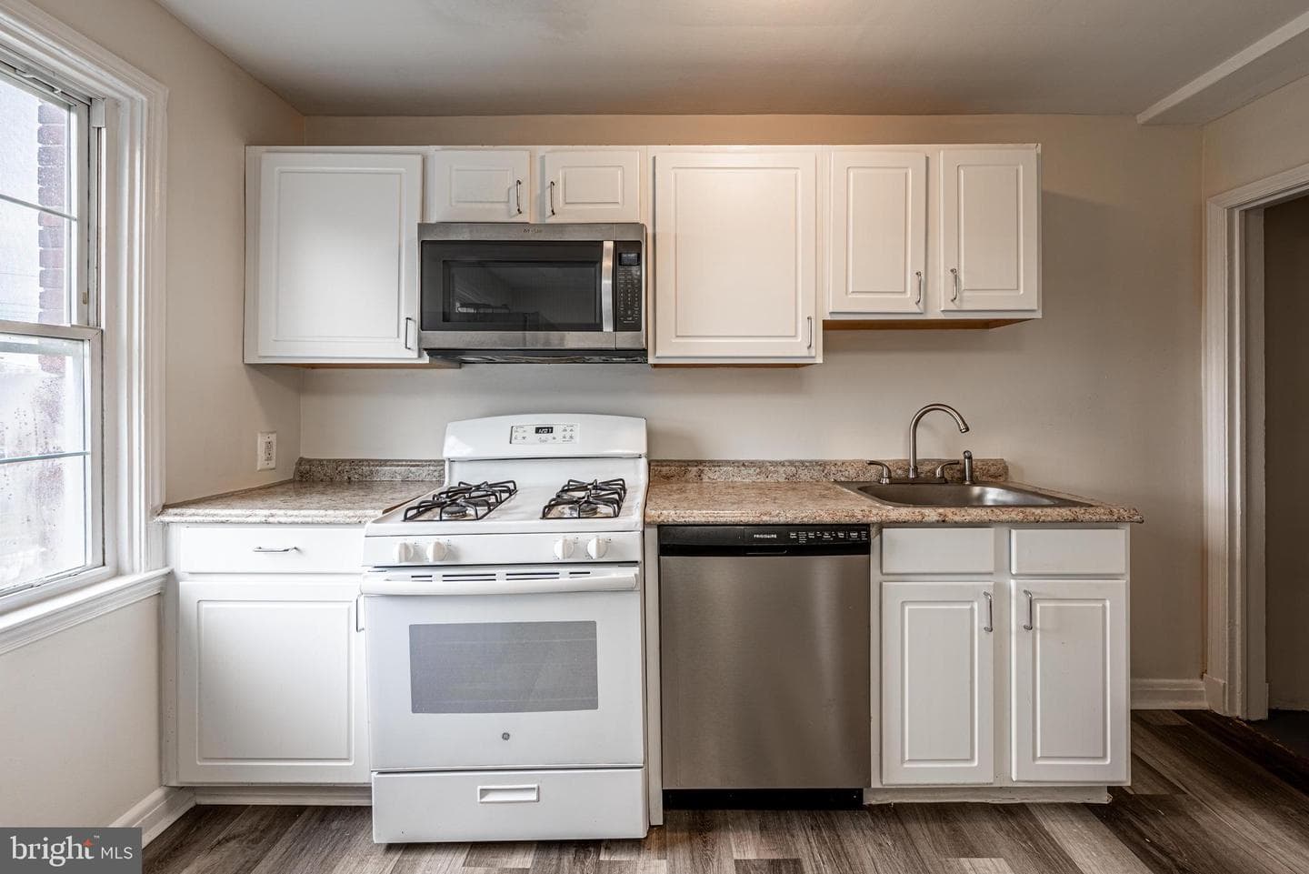 3664 Dudley Avenue photo 11