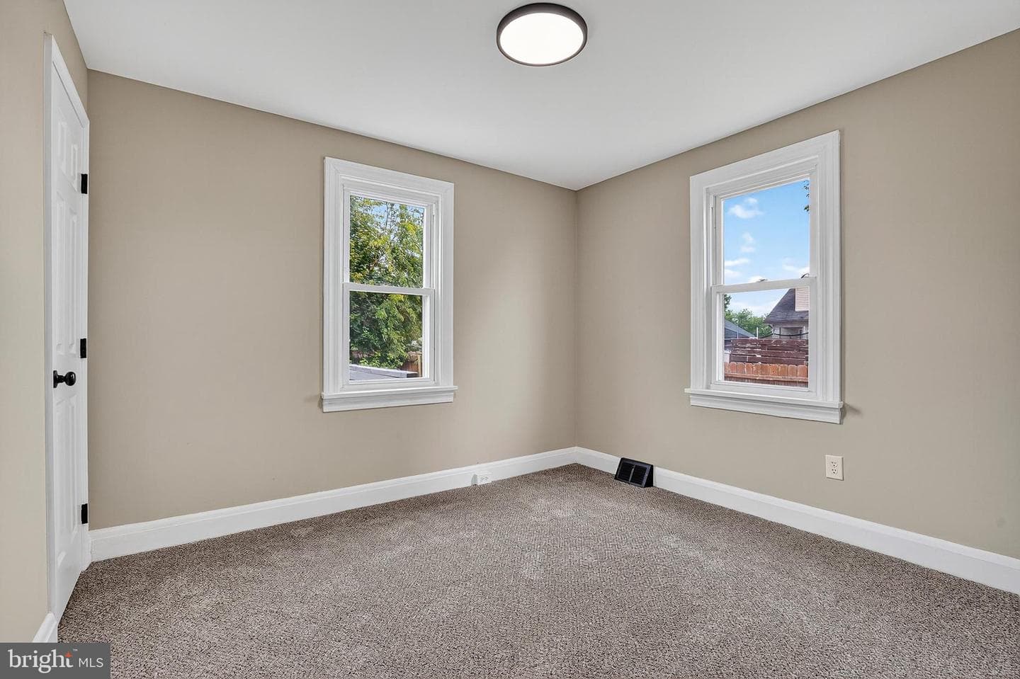 4102 Hillcrest Avenue photo 18
