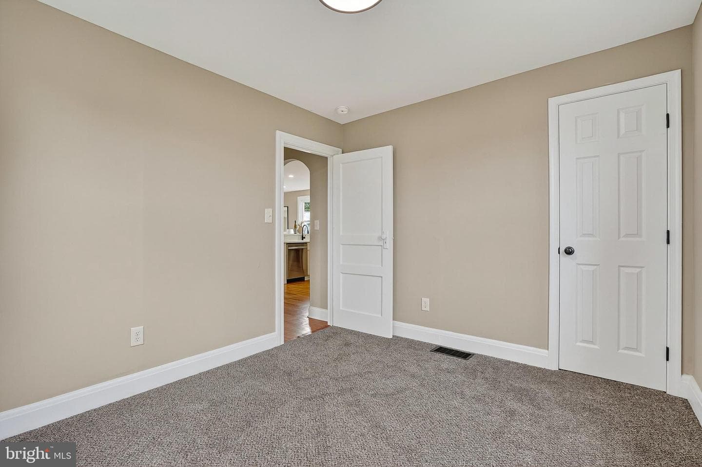 4102 Hillcrest Avenue photo 19
