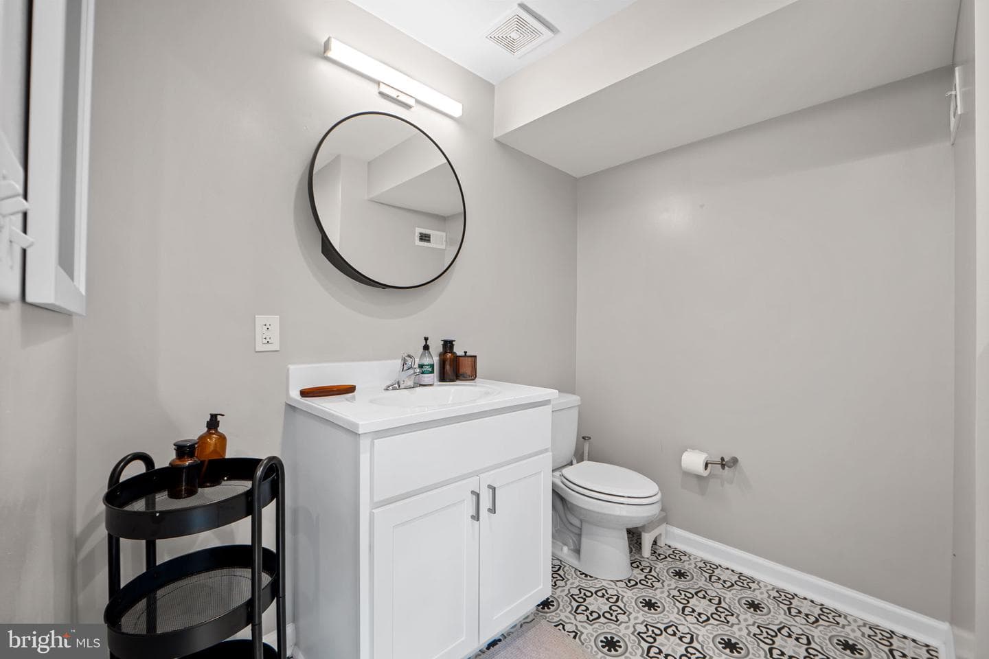 807 E Chase Street photo 26