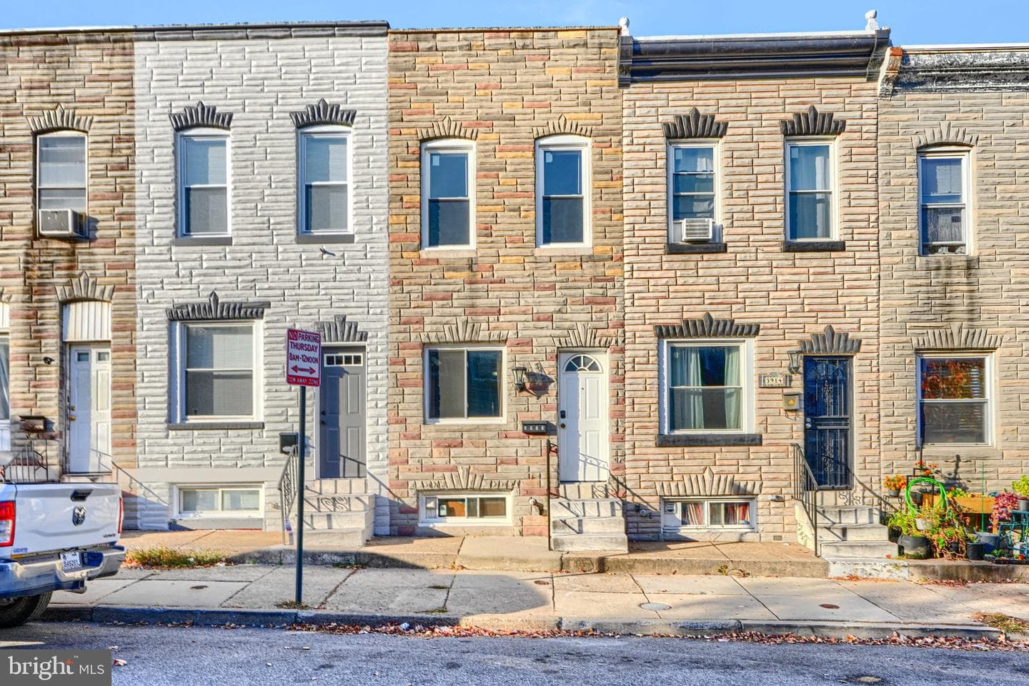 3912 Pratt Street E photo 2