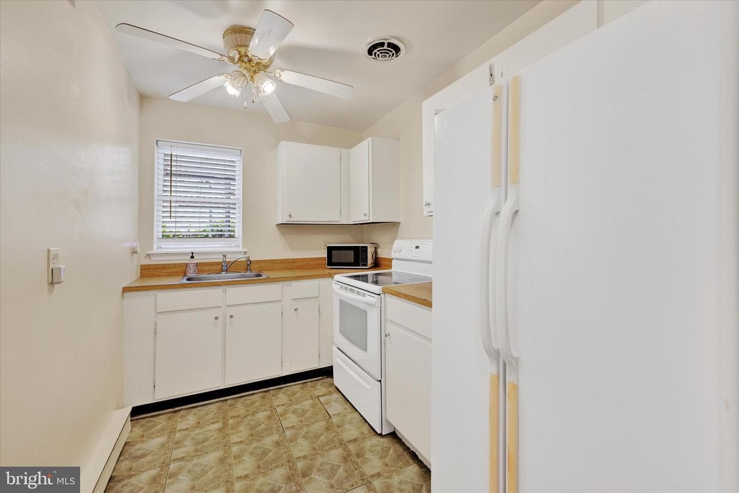 48 W West Street photo 3
