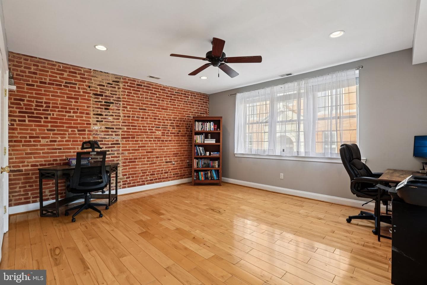 143 E West Street photo 13