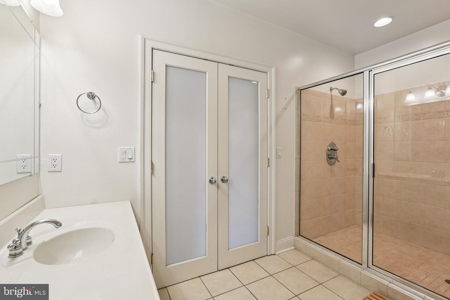 143 E West Street photo 19