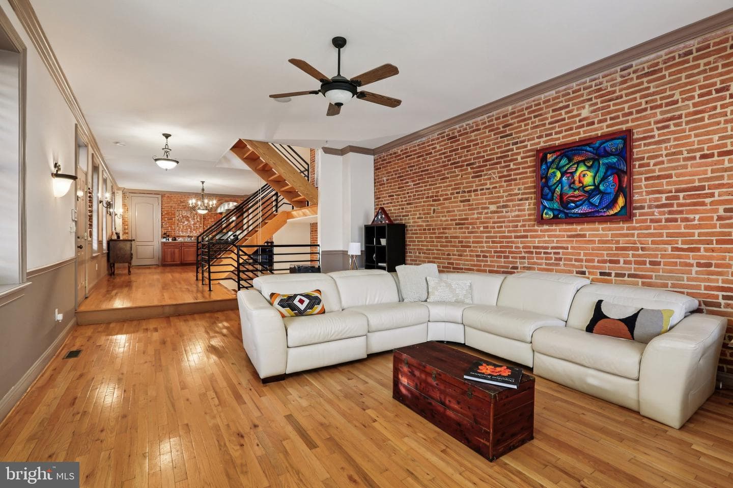 143 E West Street photo 2