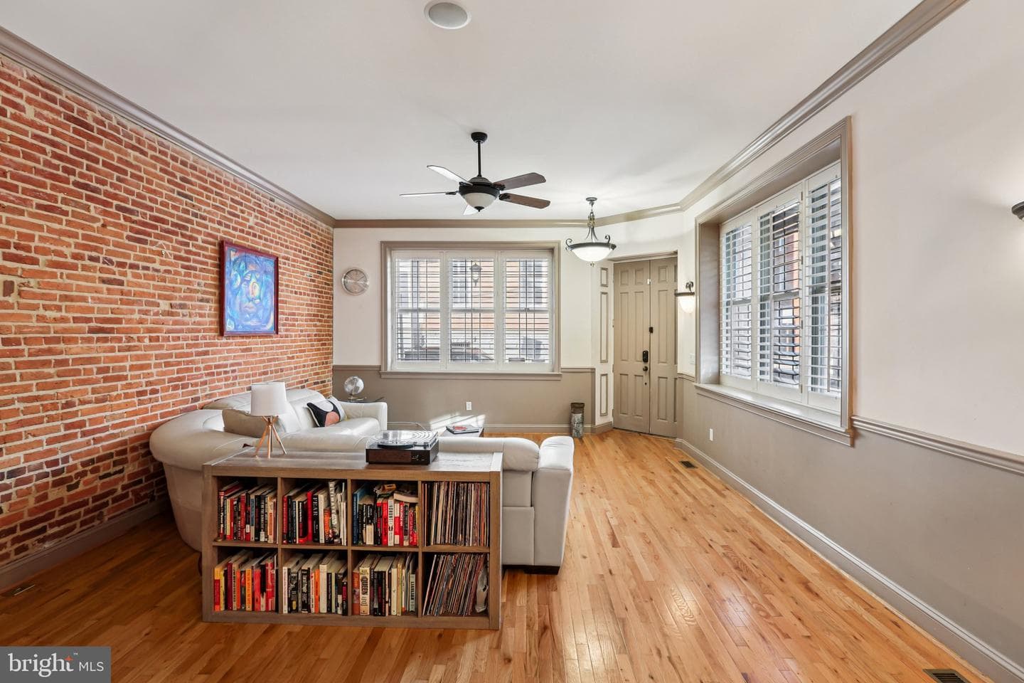143 E West Street photo 3
