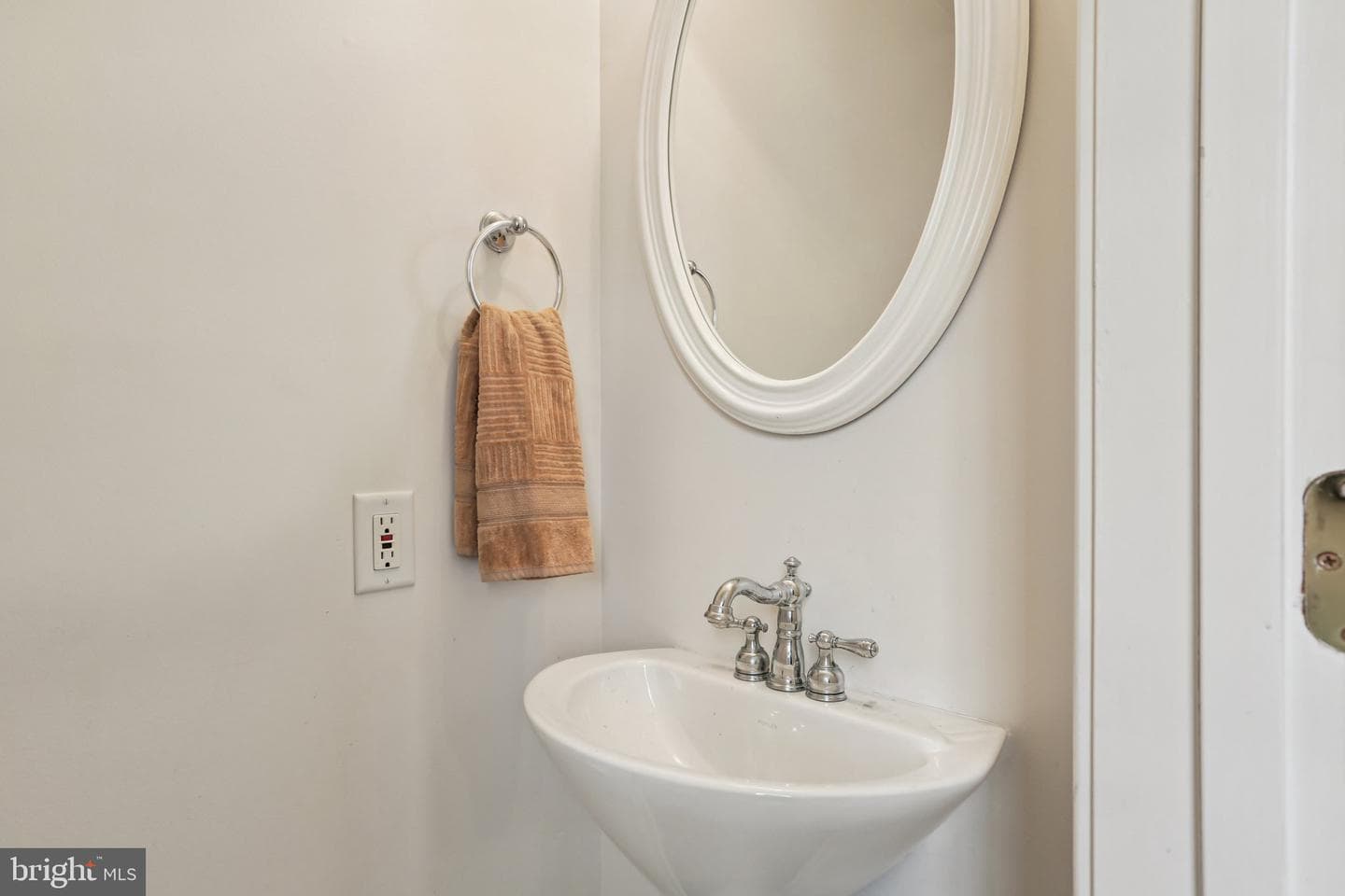 143 E West Street photo 32