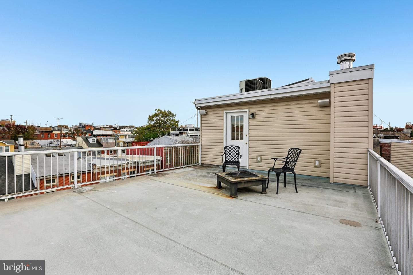 143 E West Street photo 36