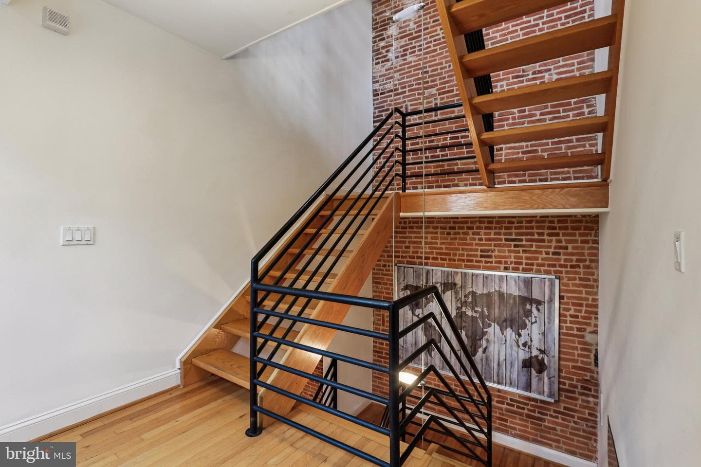 143 E West Street photo 38