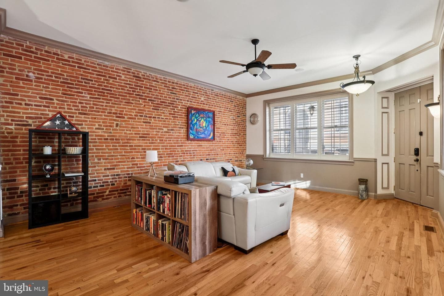 143 E West Street photo 4