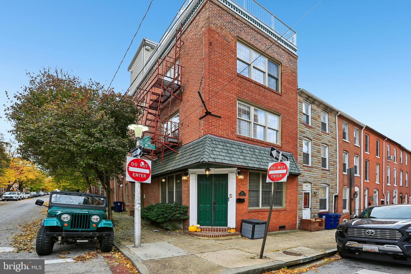 143 E West Street photo 42