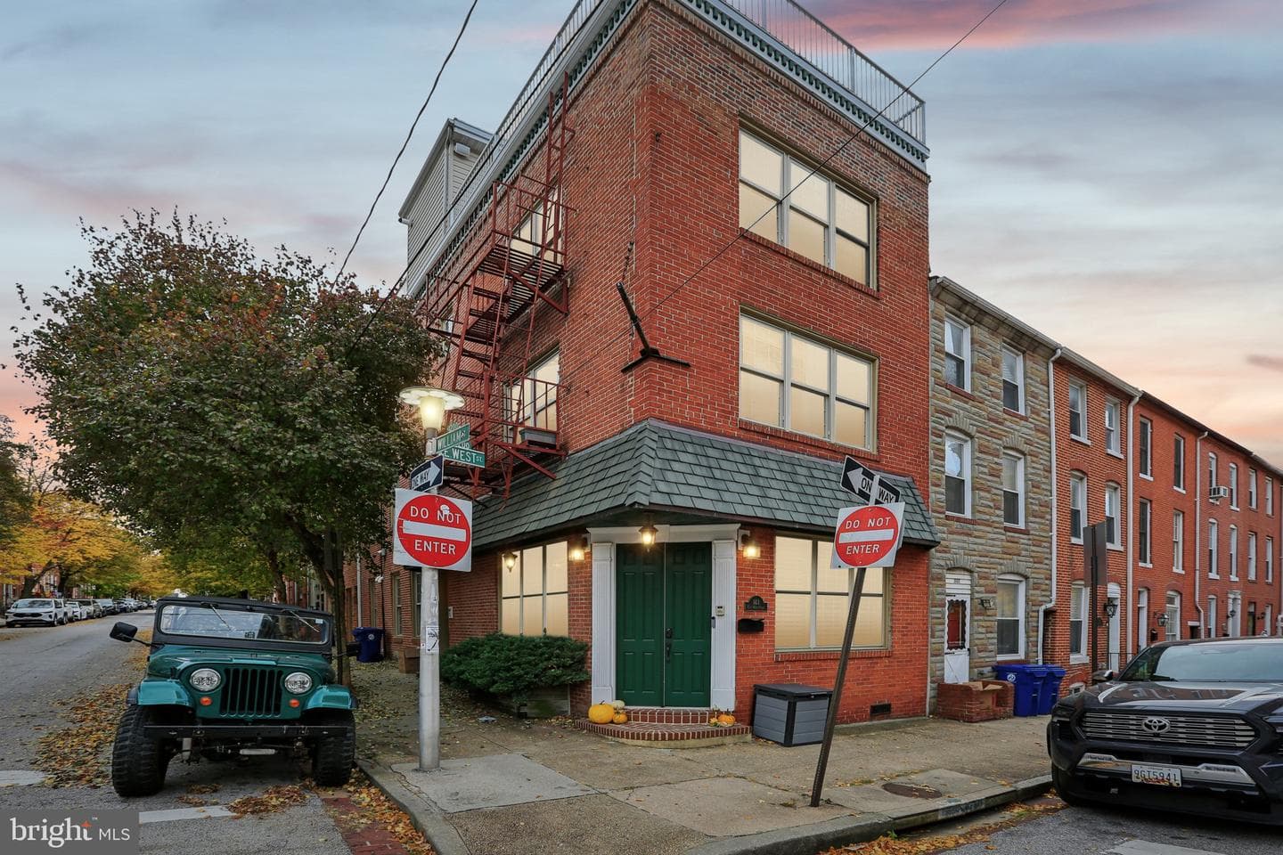 143 E West Street photo 46