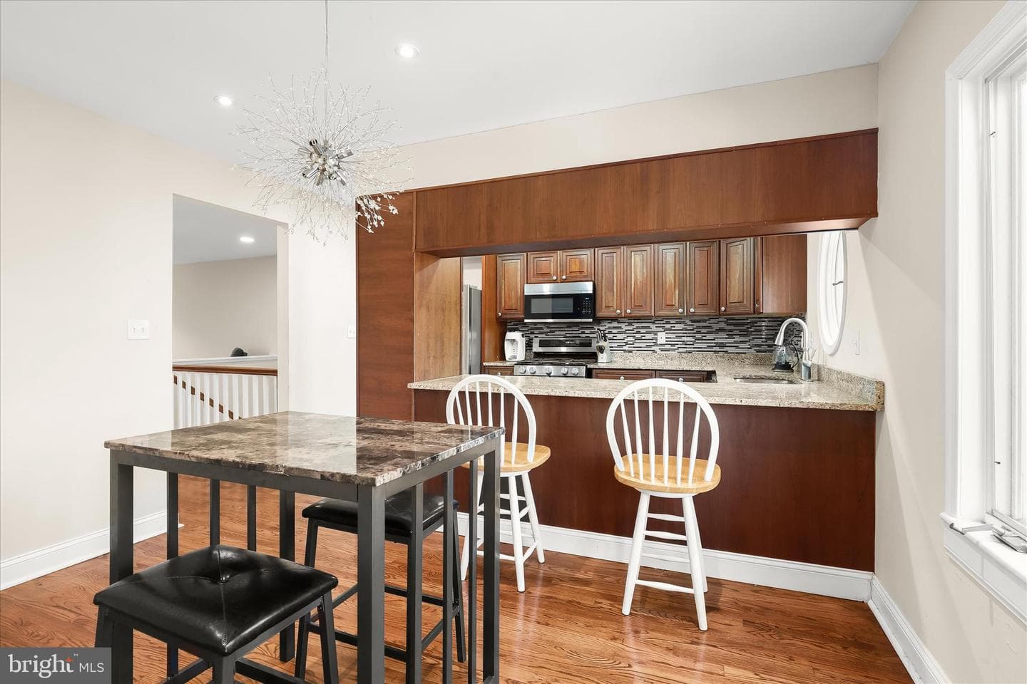 352 Homeland Southway photo 10