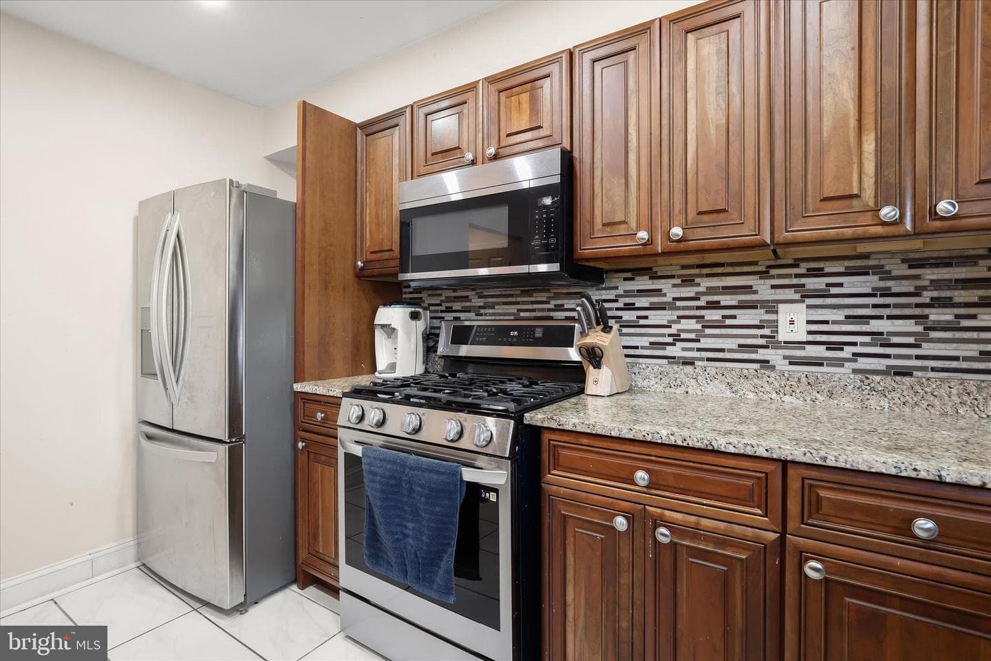 352 Homeland Southway photo 13