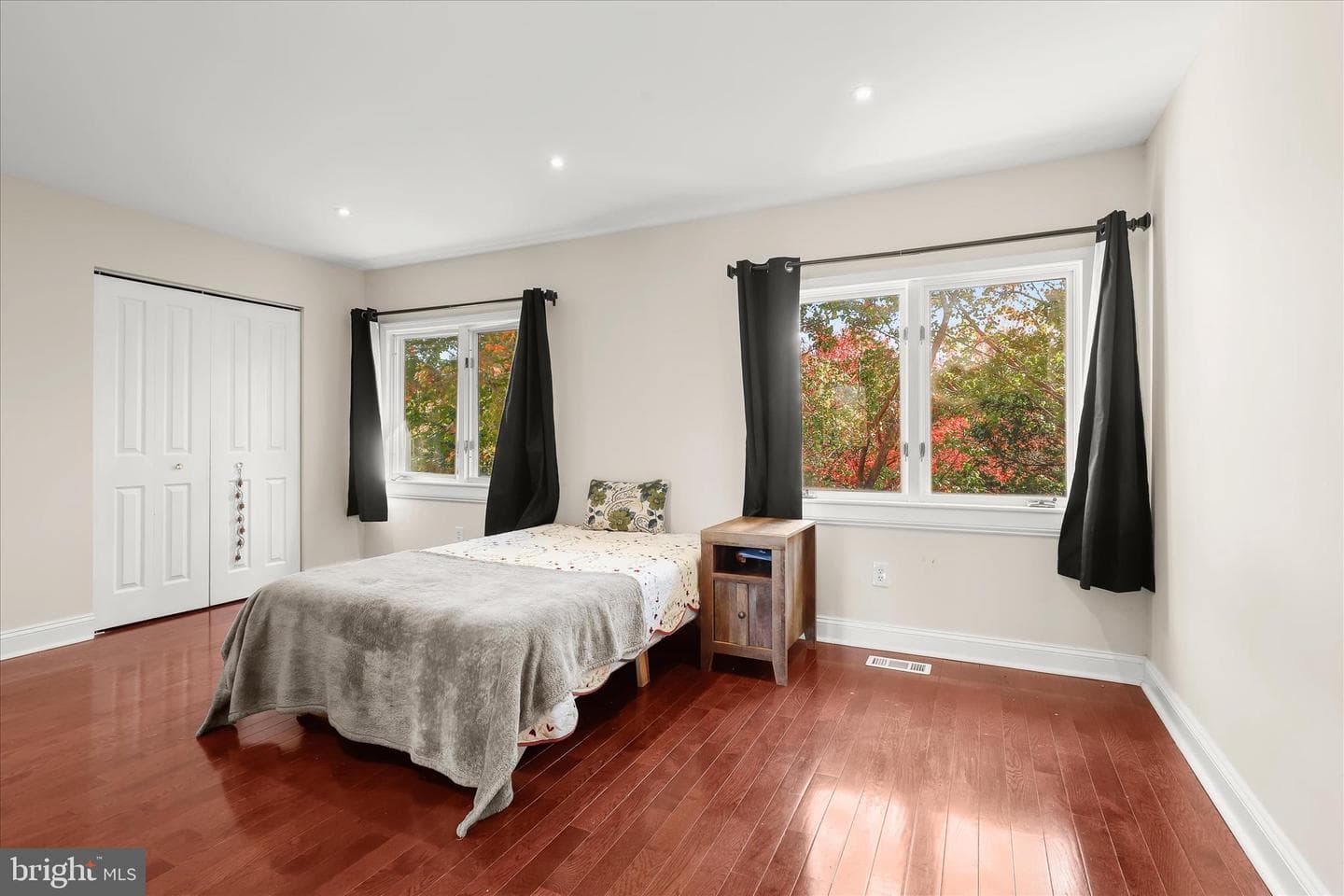 352 Homeland Southway photo 20