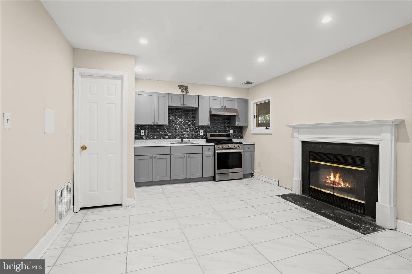 352 Homeland Southway photo 23