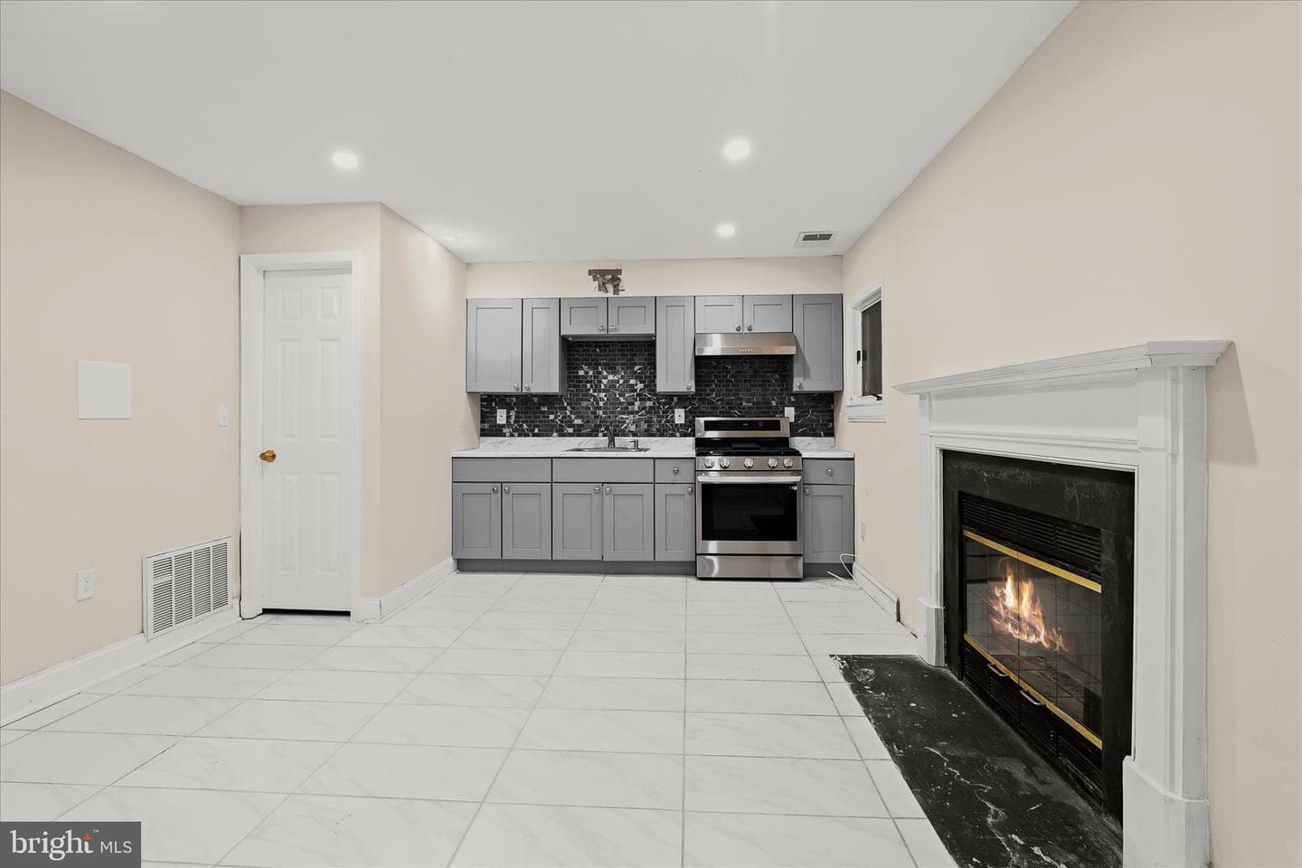 352 Homeland Southway photo 26