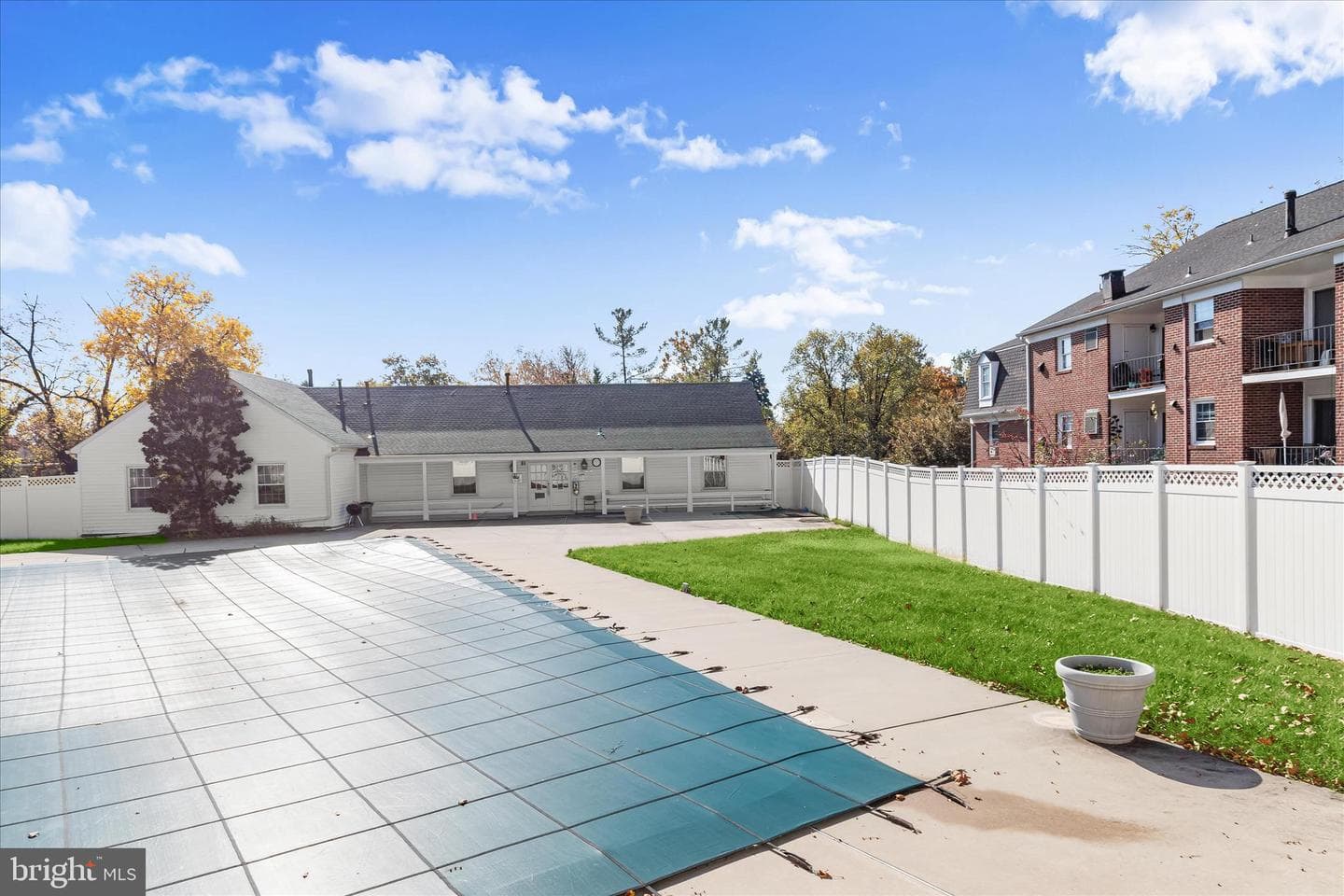 352 Homeland Southway photo 39
