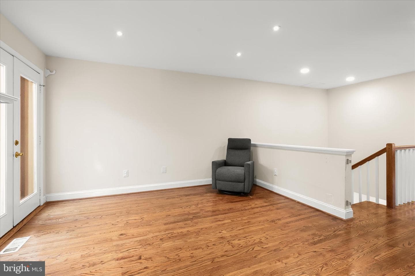 352 Homeland Southway photo 4