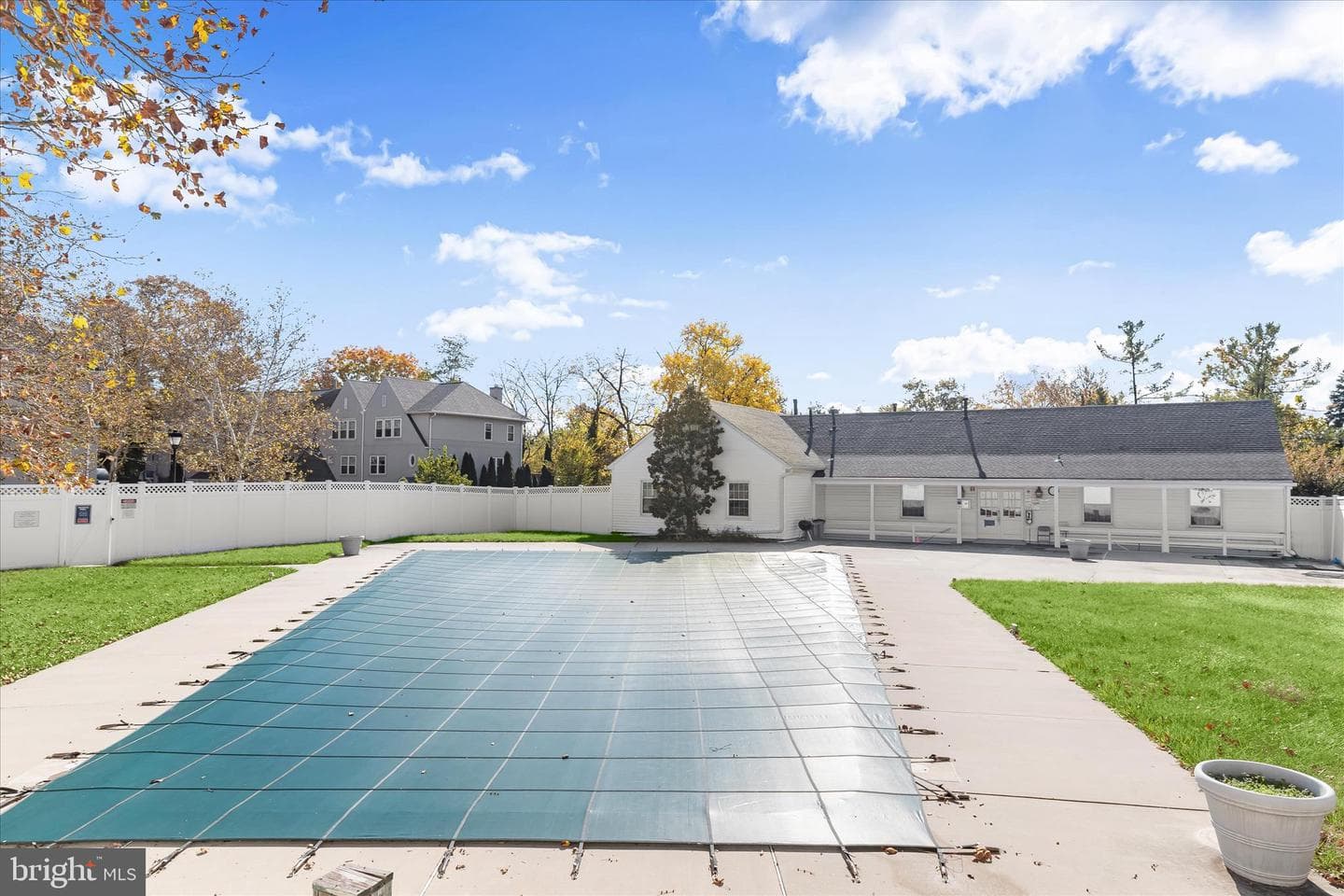352 Homeland Southway photo 40
