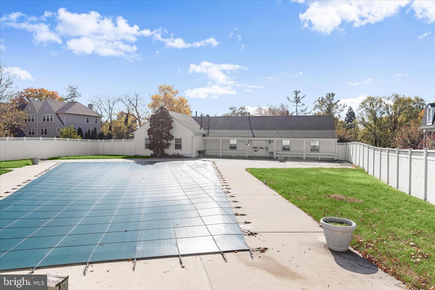 352 Homeland Southway photo 41