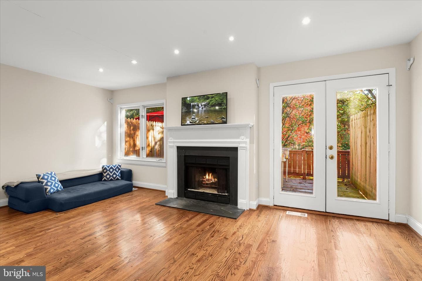 352 Homeland Southway photo 6