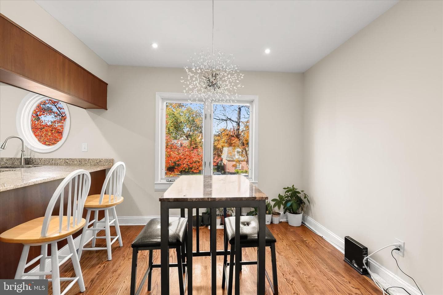 352 Homeland Southway photo 8