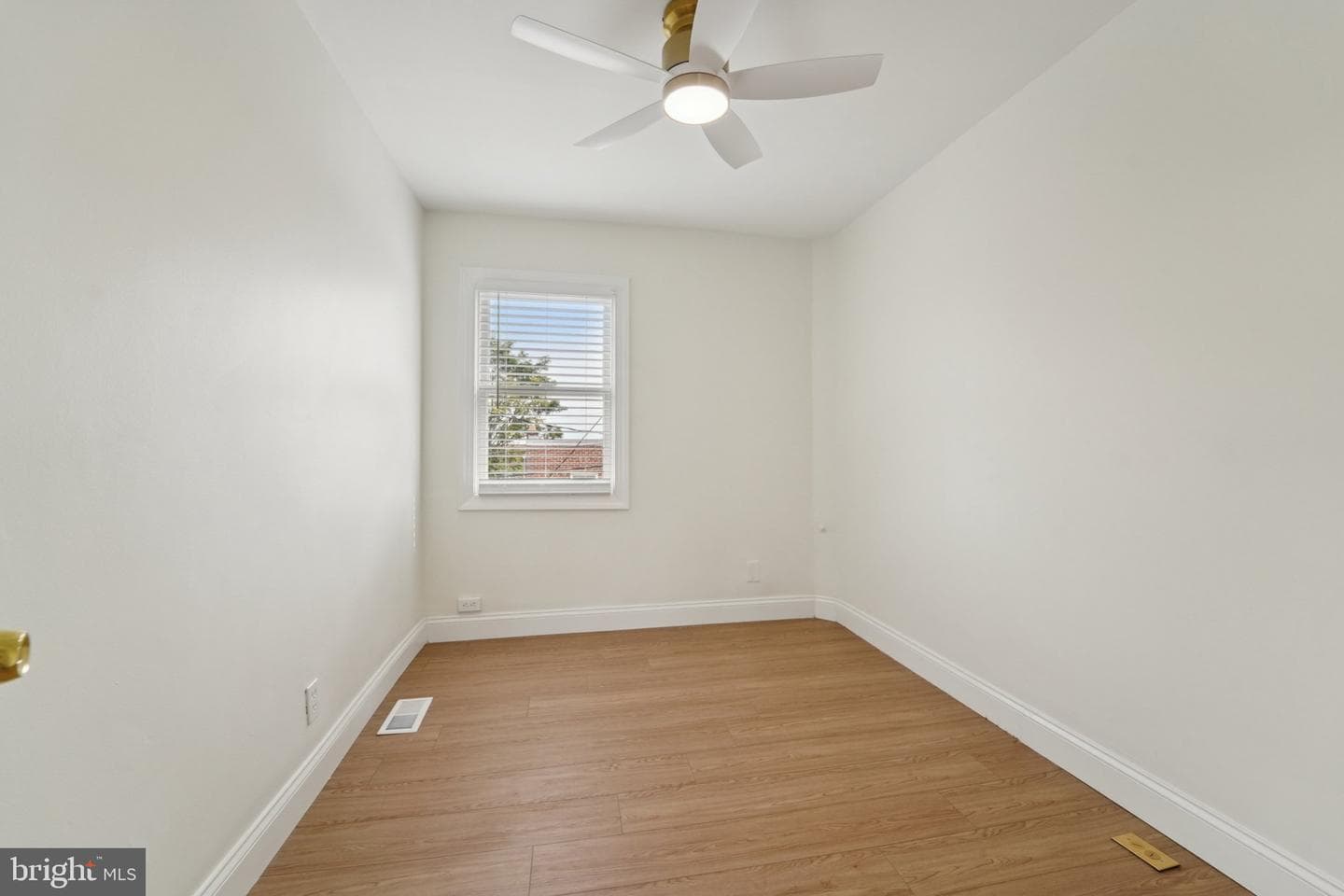 827 N Augusta Avenue photo 11