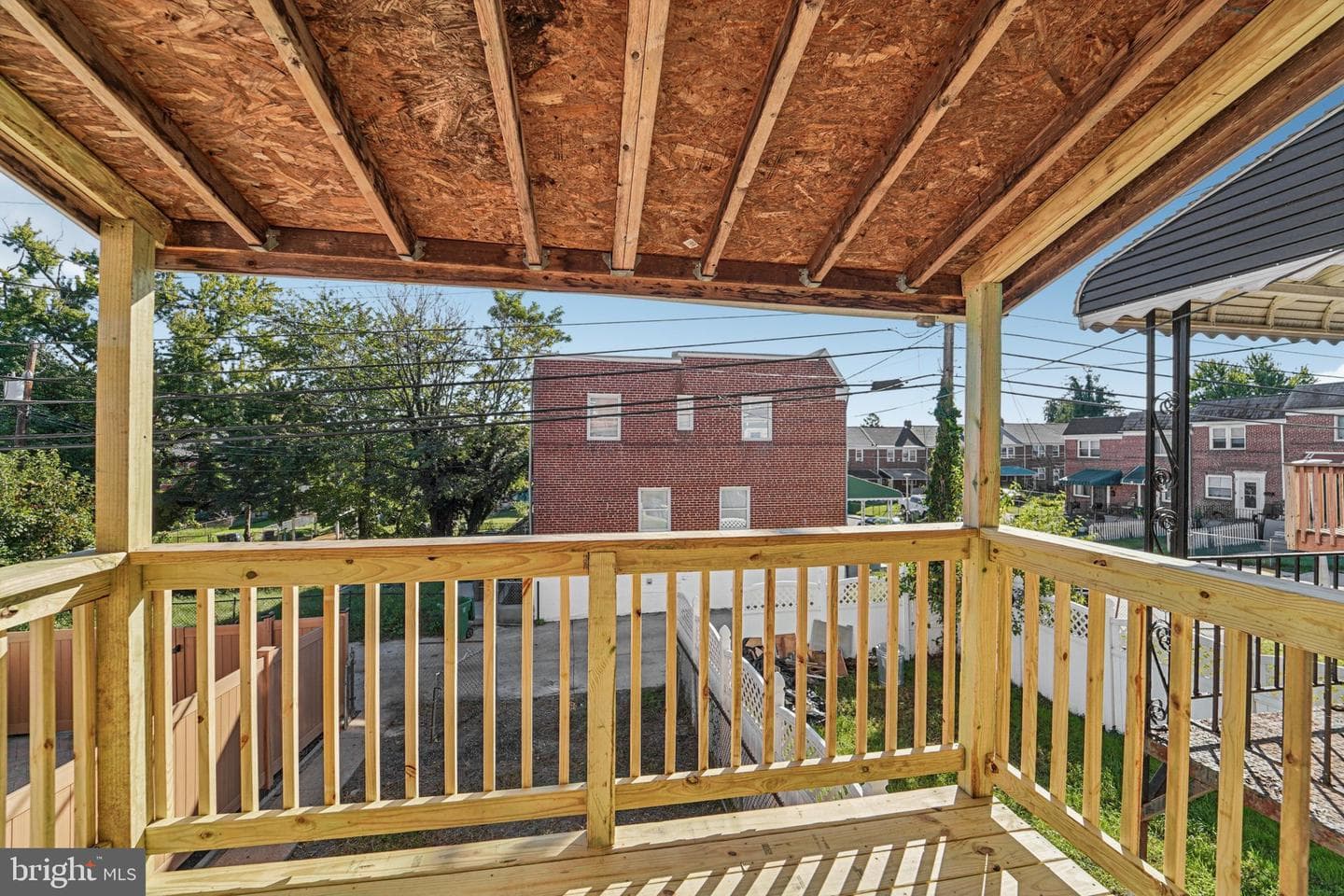 827 N Augusta Avenue photo 24