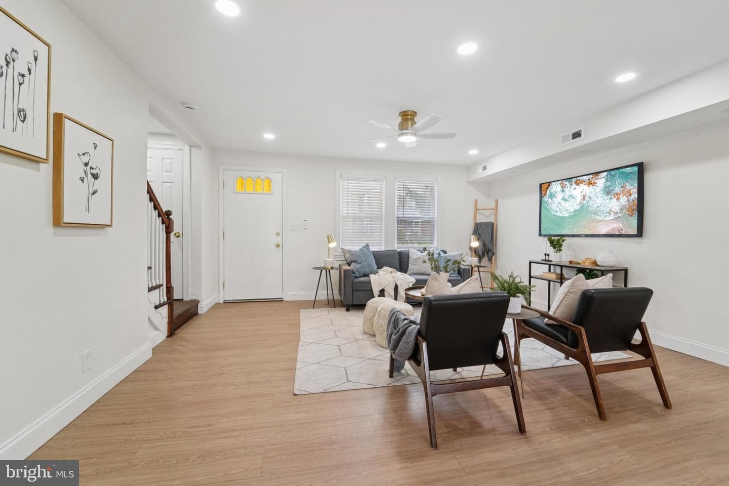 827 N Augusta Avenue photo 5