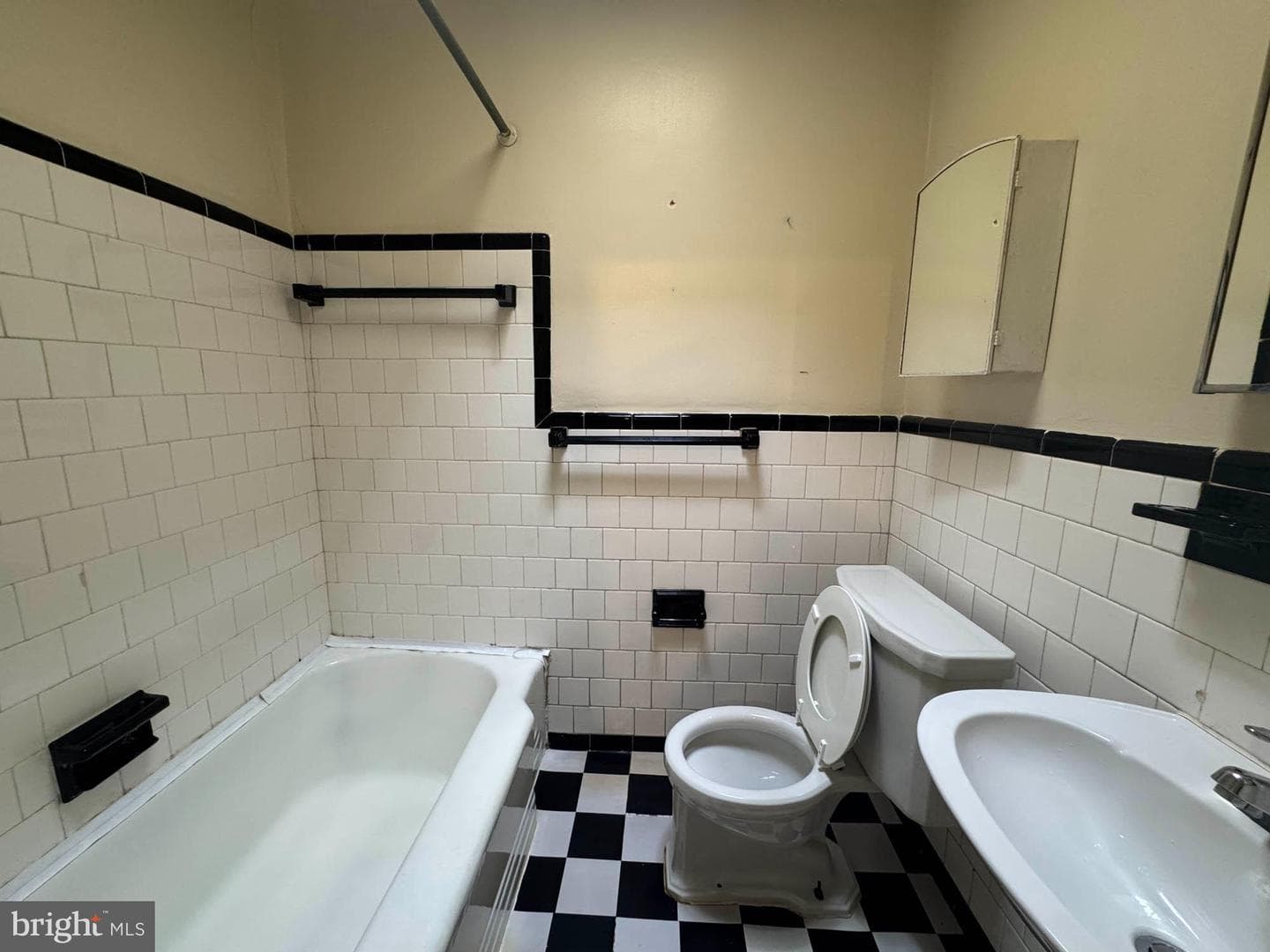 1226 N Augusta Avenue photo 10