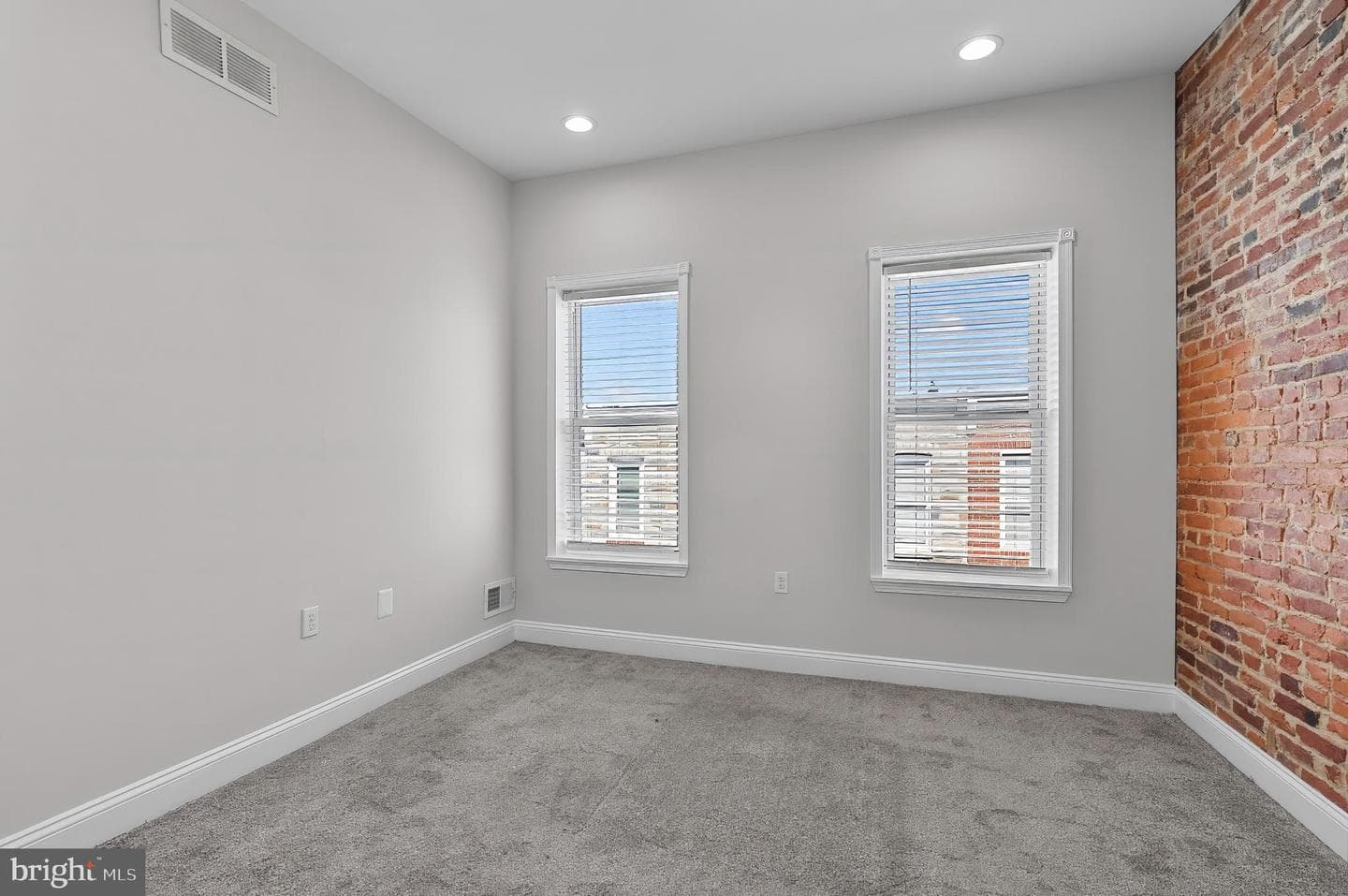 132 N Glover Street photo 11